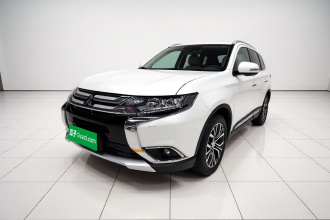 三菱 欧蓝德 2016款 2.4L 四驱精英版 5座