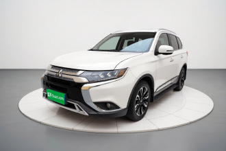 三菱 欧蓝德 2020款 2.4L 四驱致享版 7座