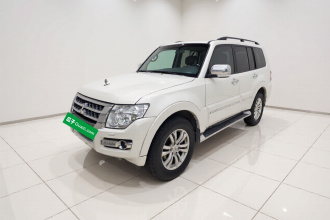 三菱 帕杰罗（平行进口） 2019款  V97 3.8L 五门 GLS 天窗 双差 中东