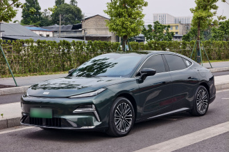 吉利银河 银河星耀8 2025款 130km EM-i 尊享版