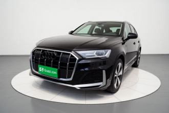 奥迪Q7 2023款 55 TFSI quattro S 尊贵型