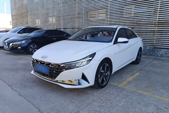 现代 伊兰特 2022款 1.5L CVT LUX尊贵版