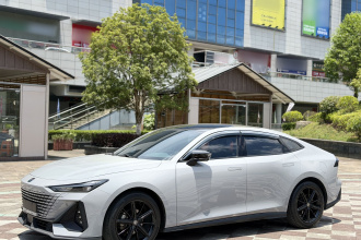 长安UNI-V 2022款 1.5T 尊贵型