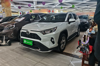 丰田 RAV4荣放 2021款 2.0L CVT四驱风尚PLUS版