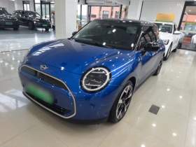 电动MINI COOPER 2024款 452km COOPER SE 艺术家
