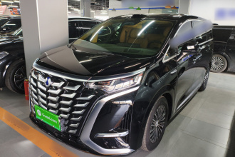 腾势D9 2025款 DM-i 智驾版 1020 四驱尊贵型