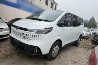上汽大通MAXUS 新途V70 2023款 2.0T 精英版 自动短轴低顶 5/6座