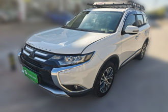 三菱 欧蓝德 2016款 2.4L 四驱精英版 5座