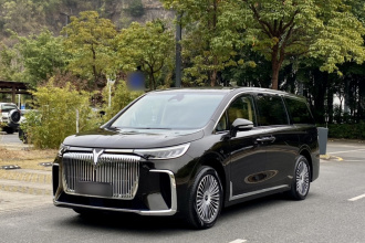 岚图汽车 岚图梦想家 2025款 PHEV 四驱旗舰鲲鹏版