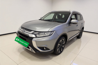 三菱 欧蓝德 2020款 2.0L 两驱畅享版 7座