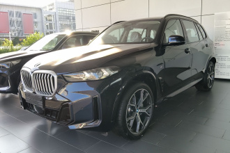 宝马X5 2026款 xDrive 30Li 尊享型M运动曜夜套装
