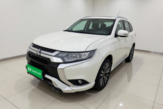 三菱 欧蓝德 2020款 2.0L 两驱畅享版 7座