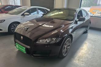 捷豹XFL 2020款 XFL 2.0T P200 两驱赛旗版