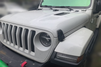 Jeep 牧马人 2019款 2.0T Sahara 四门版 国VI