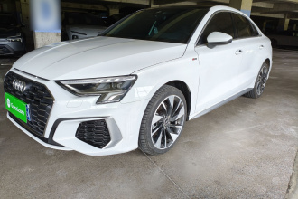 奥迪A3 2024款 A3L Limousine 35 TFSI 时尚运动型