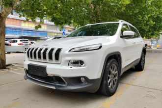 Jeep 自由光 2020款 2.0L 两驱经典运动版