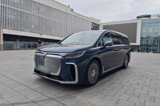 岚图汽车 岚图梦想家 2025款 PHEV 四驱旗舰鲲鹏版