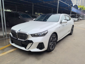 宝马5系 2025款 530Li 领先型 M运动套装