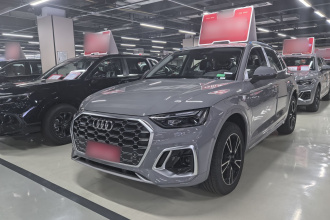 奥迪Q5L 2025款 45周年典藏版 40 TFSI 时尚动感型