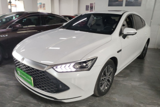 比亚迪 秦PLUS 2023款 冠军版 DM-i 55KM超越型