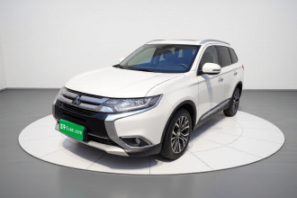 三菱 欧蓝德 2016款 2.4L 四驱精英版 5座