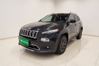 Jeep 自由光 2020款 2.0L 两驱经典运动版