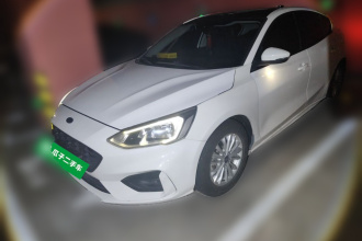 福特 福克斯 2020款 三厢 EcoBoost 180 自动锋潮型