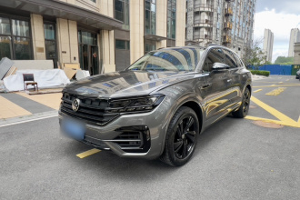 大众 途锐 2023款 3.0TSI 锐享版 曜黑运动套装
