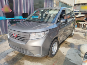 五菱汽车 五菱宏光PLUS 2019款 1.5T 手动标准型 5座