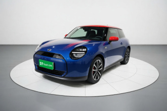 电动MINI COOPER 2026款 466km COOPER E 经典派