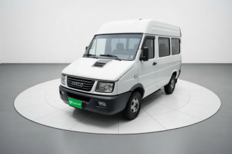 依维柯得意 2021款 2.5T A35 M1客车5-9座短轴中顶双胎侧拉门