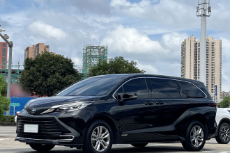 丰田 赛那SIENNA 2023款 2.5L混动 舒适版