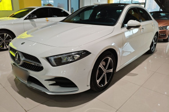 奔驰A级 2022款 改款三 A 200 L 运动轿车时尚型