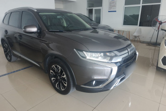 三菱 欧蓝德 2020款 2.0L 两驱畅享版 5座