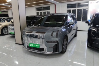 极氪009 2024款 七座过道版四驱 108kWh