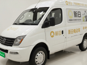 上汽大通MAXUS 新途V80 2023款 2.0T 手动经典傲运通动力版短轴中顶5/6座