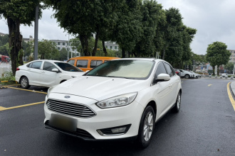 福特 福克斯 2015款 三厢 1.6L 自动风尚型