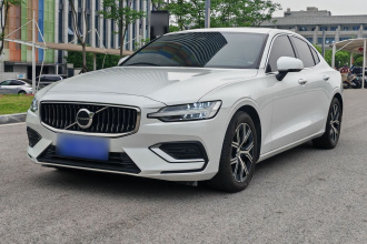 沃尔沃S60 2024款 B4 智逸豪华版