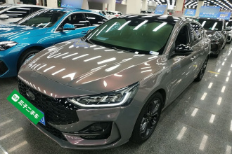福特 福克斯 2022款 三厢 EcoBoost 180 自动ST Line
