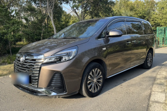 别克GL8 2023款 陆上公务舱 652T 豪华型