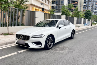 沃尔沃S60 2022款 B4 智逸豪华版