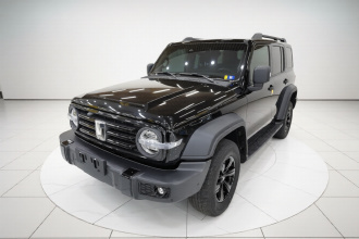 坦克300 2025款 2.0T 汽油征服者