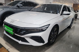 现代 伊兰特 2023款 1.5L CVT LUX尊贵版