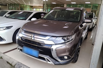三菱 欧蓝德 2019款 2.4L 四驱致享版 7座 国VI