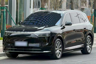 鸿蒙智行 问界M8 2025款 增程 Max版 37kWh 5座版