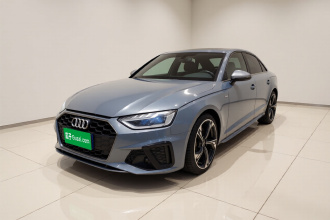 奥迪A4L 2022款 40 TFSI quattro RS套件燃速型