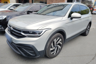 大众 途观L 2024款 出众款 300TSI 自动两驱龙腾版