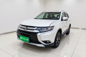 三菱 欧蓝德 2018款 2.0L 两驱荣耀版 5座