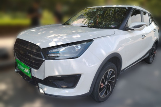 众泰T300 2023款 T300L 1.5L 手动标准版