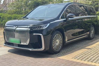 岚图汽车 岚图梦想家 2025款 PHEV 四驱尊贵鲲鹏版